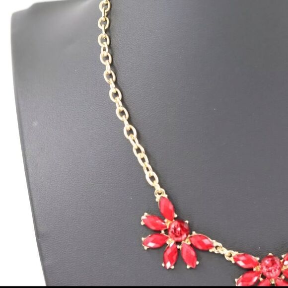 Charming Charlie necklace choker red flower cluster resin gold tone 18" NWOT - Picture 5 of 9